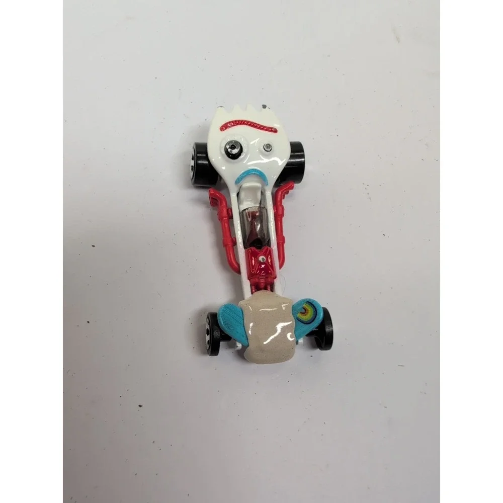 Disnay Pixar Forky White‎ Die Cast Hot Wheels Toy Story Four Car